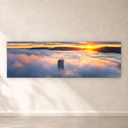 Jentower im Nebel zum Sonnenaufgang